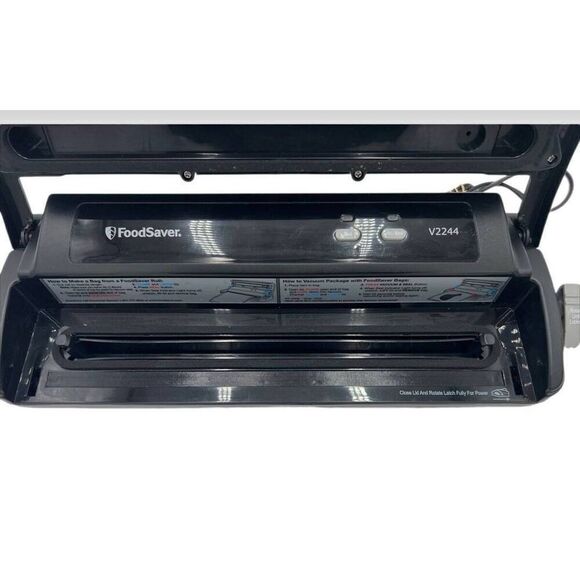 FoodSaver V2244 Vacuum Sealing System Food Sealing Machine and Vacuum Sealing Ba - Picture 1 of 6